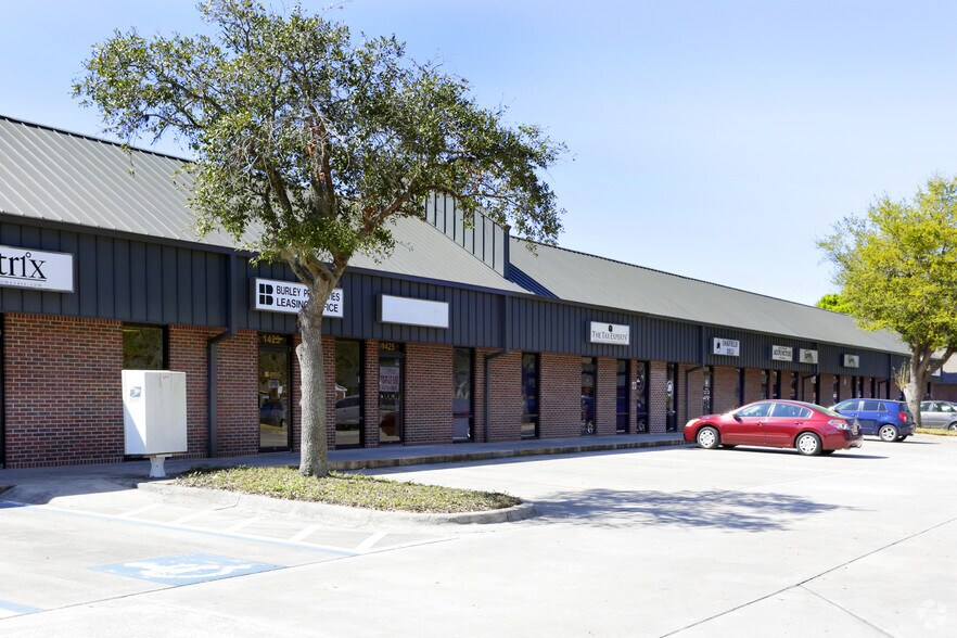More Photos Of 1415-1441 Oakfield Dr, Brandon Office For Lease