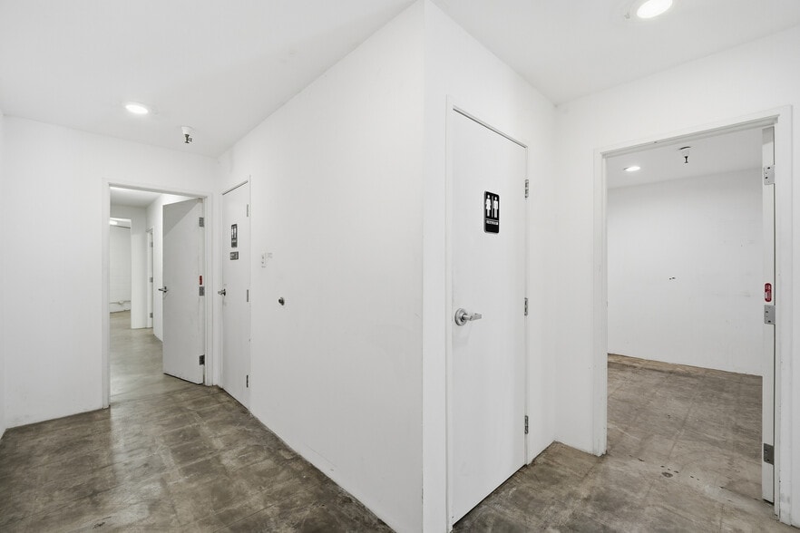 More Photos Of 805 Traction Ave, Los Angeles Showroom For Lease