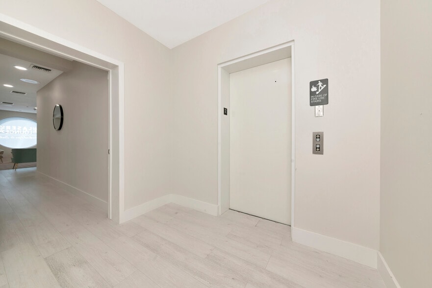 More Photos Of 1345 2nd St, Sarasota Office Residential For Sale