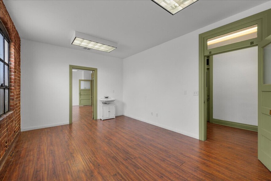 More Photos Of 1002-1008 S Pacific Ave, San Pedro Storefront Retail Office For Lease