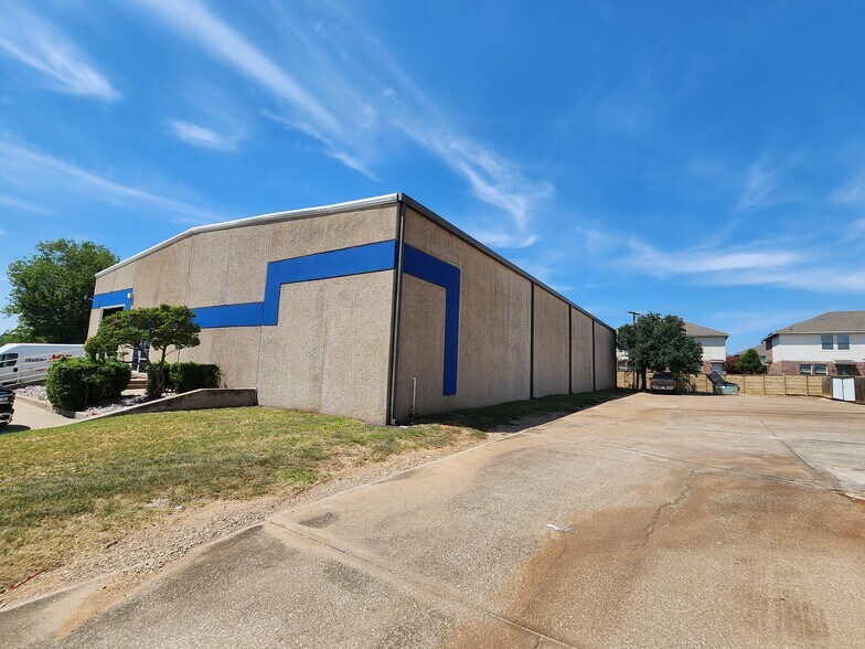 More Photos Of 2319 Sterling Ct, Arlington Warehouse For Sale