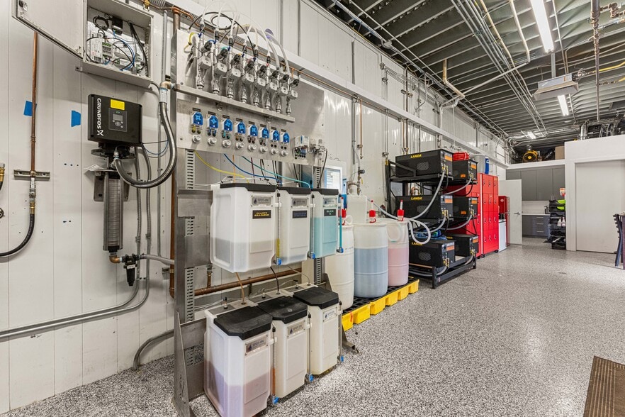 More Photos Of 10592 W State St, Boise Carwash For Sale