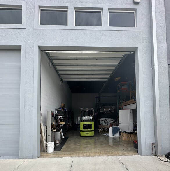 More Photos Of 861 NE Industrial Blvd, Jensen Beach Warehouse For Sale