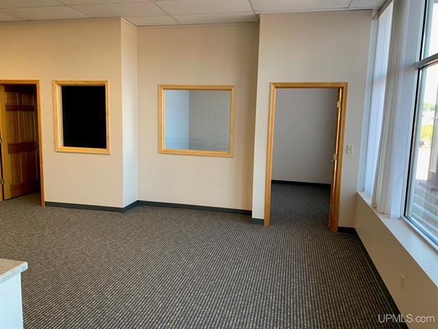 More Photos Of 901 Razorback Dr, Houghton Storefront For Sale