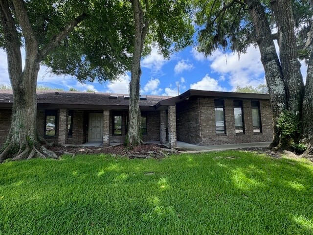 More Photos Of 802 Sterthaus Ave, Ormond Beach Office For Sale