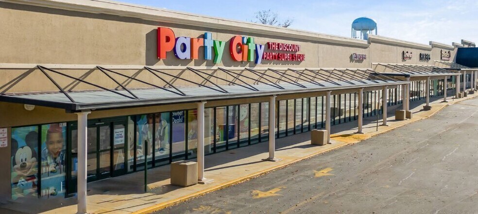 More Photos Of 1865 Southpark Blvd, Colonial Heights Storefront For Lease