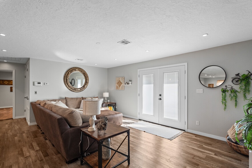 More Photos Of 3133 Chickasaw Trl, Sulphur Restaurant For Sale