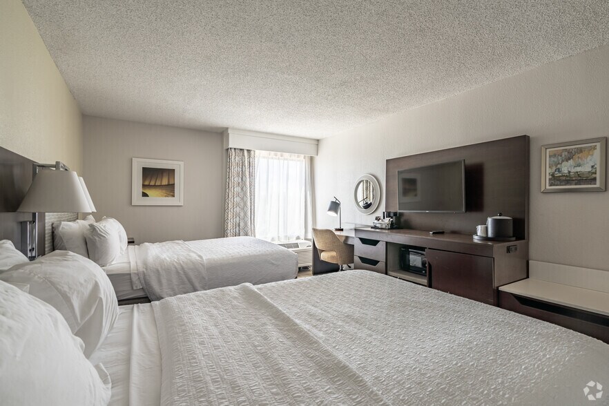 More Photos Of 8620 Airport Blvd, Houston Hotel For Sale
