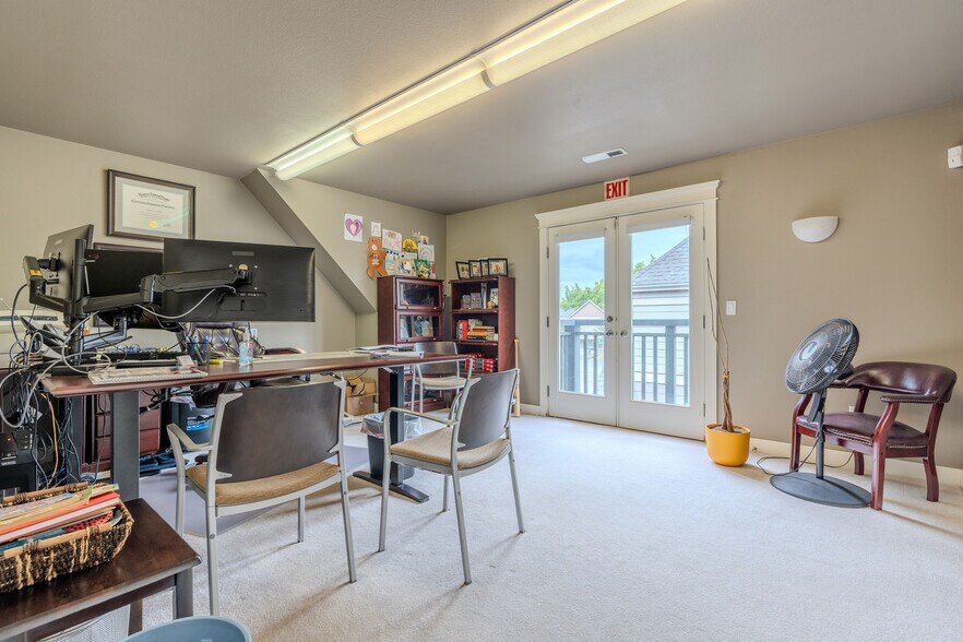 More Photos Of 1510 NE Fairview Village St, Fairview Office Residential For Lease