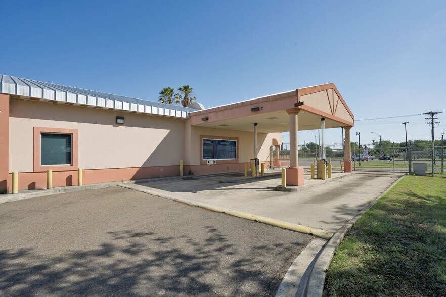 More Photos Of 4210 E Main Ave, Alton Office For Sale