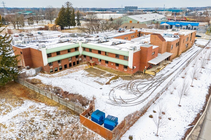 More Photos Of 6902 Chicago Rd, Warren Schools For Sale