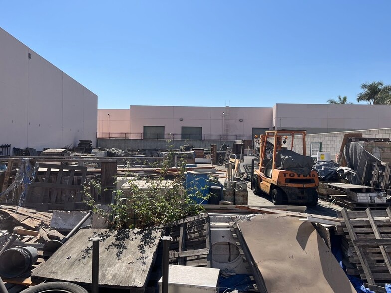 More Photos Of 12314 Valley Blvd, El Monte Showroom For Lease