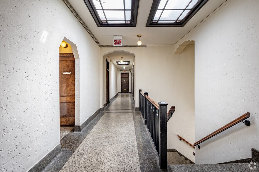 More Photos Of 4800 N Milwaukee Ave, Chicago Storefront Retail Office For Lease