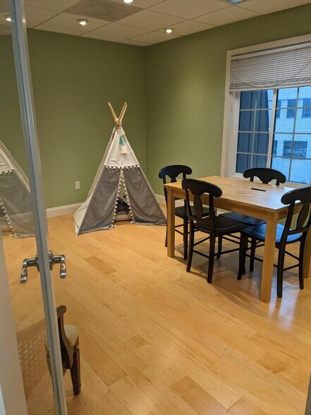 More Photos Of 304 Federal Rd, Brookfield Office For Lease