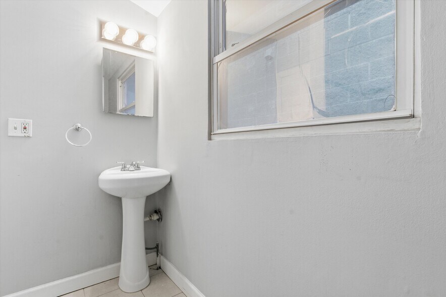 More Photos Of 4140 N Western Ave, Chicago Multifamily For Sale