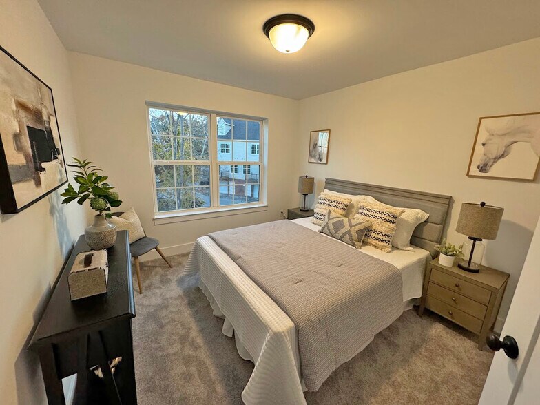 More Photos Of 502-558 Village Ln, Milford Specialty For Sale