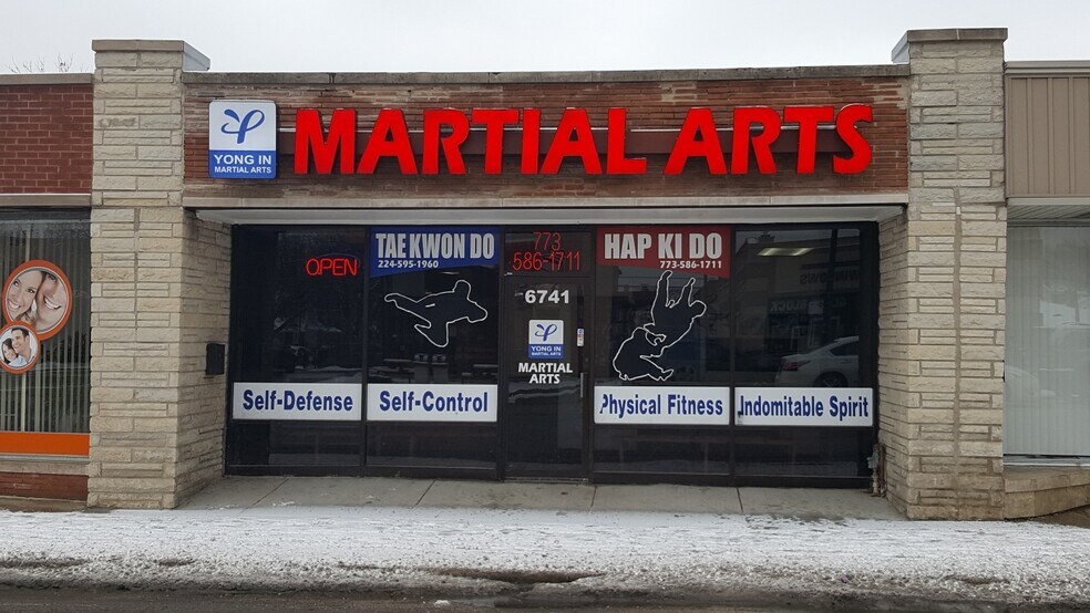 Primary Photo Of 6741 W Archer Ave, Chicago Sports And Entertainment For Sale