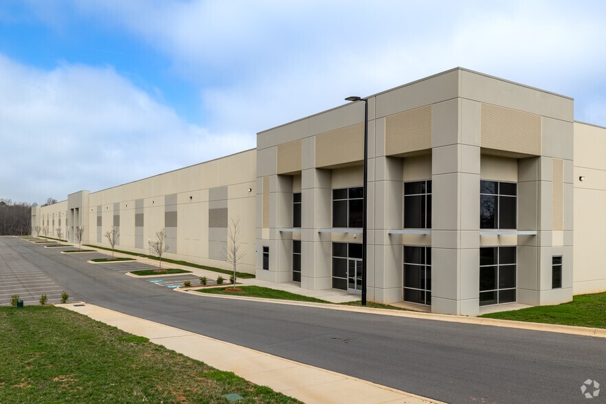 Primary Photo Of 5020 Meadow Oak Commerce Pky, Charlotte Warehouse For Lease
