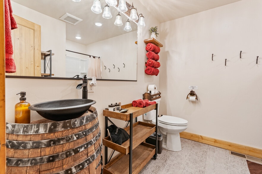 More Photos Of 417 Main St, Ashton Specialty For Sale