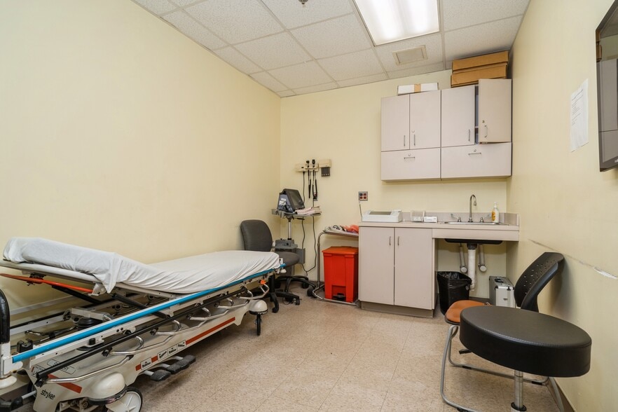 More Photos Of 680 Broadway, Paterson Hospital For Sale