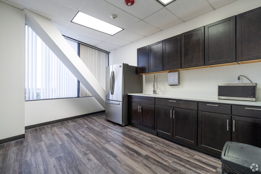 More Photos Of 213 W Southmore Ave, Pasadena Medical For Sale