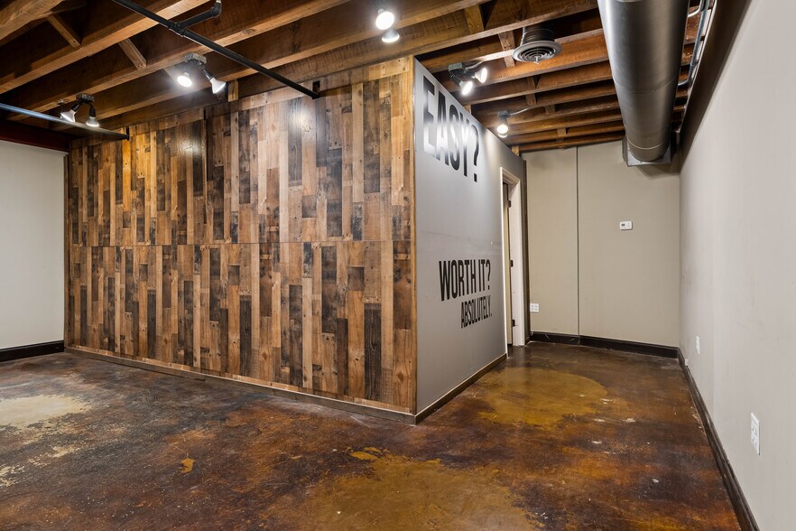 More Photos Of 247 Broad St, Kingsport Loft Creative Space For Sale