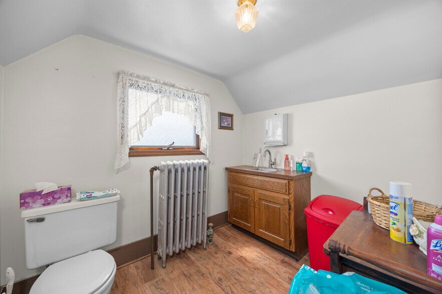 More Photos Of 18 E Main St, Seville Medical For Sale