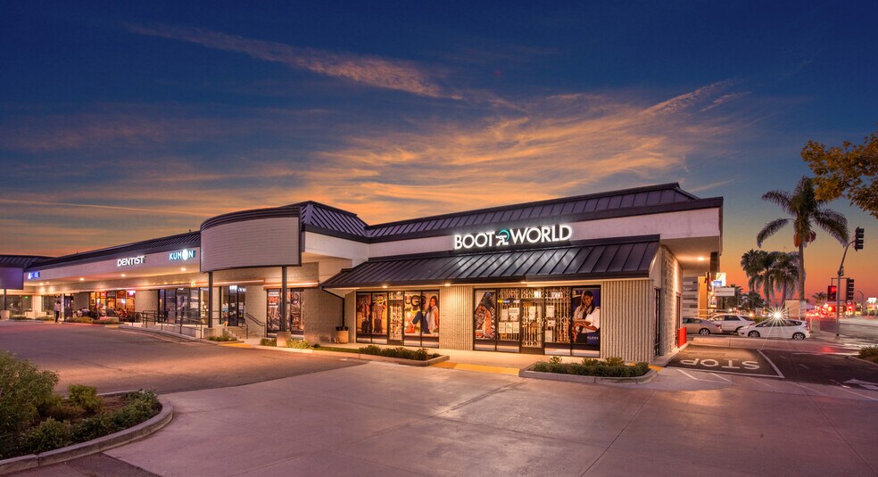 More Photos Of 4344 Convoy St, San Diego Storefront For Lease