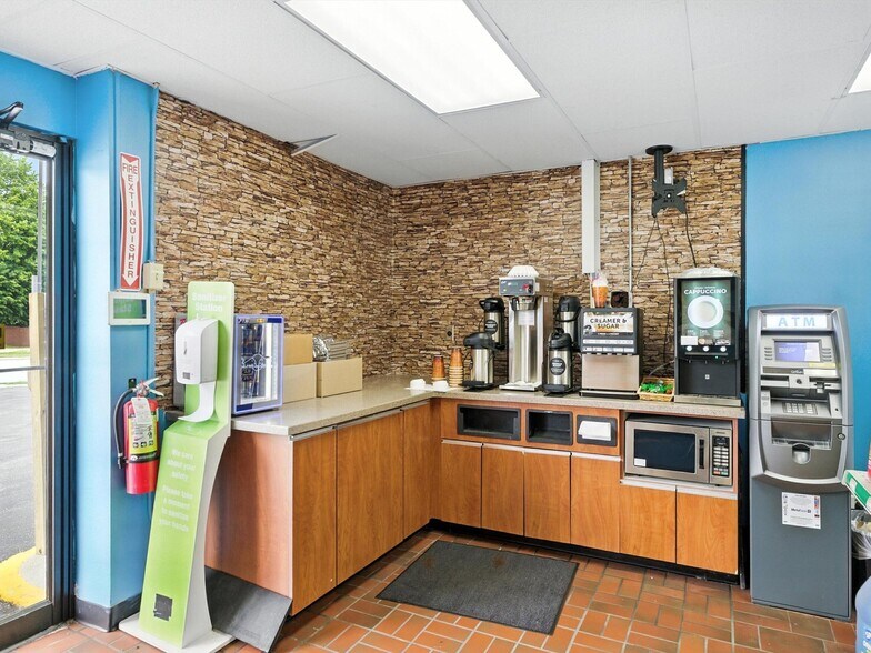 More Photos Of 2420 Calumet Dr, Sheboygan Service Station For Sale