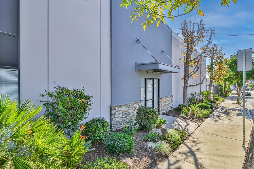 More Photos Of 7103 Fair Ave, North Hollywood Warehouse For Lease