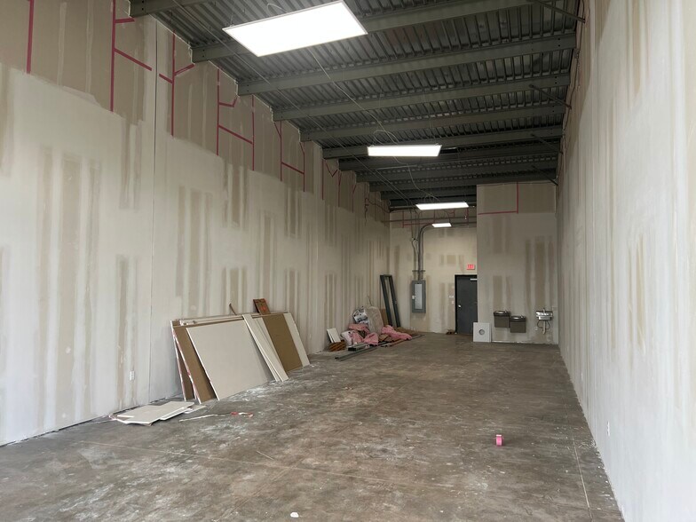 More Photos Of 3000 SW 89th St, Oklahoma City Storefront Retail Office For Lease