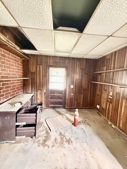 More Photos Of 86 S Williams St, Hazlehurst General Retail For Sale