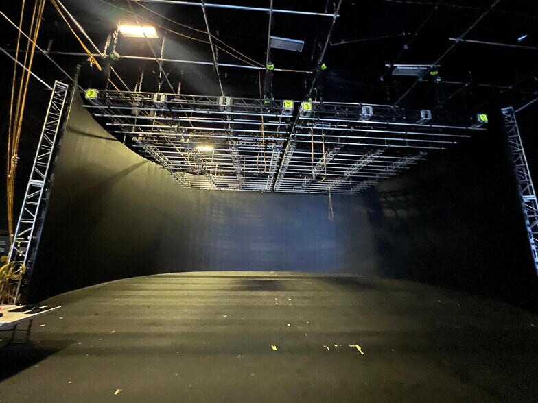 More Photos Of 3350 Greenbriar Pky SW, Atlanta Movie Radio TVStudio For Lease