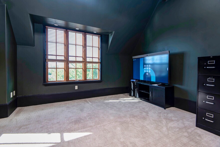 More Photos Of 1531 E Bradford Pky, Springfield Medical For Lease