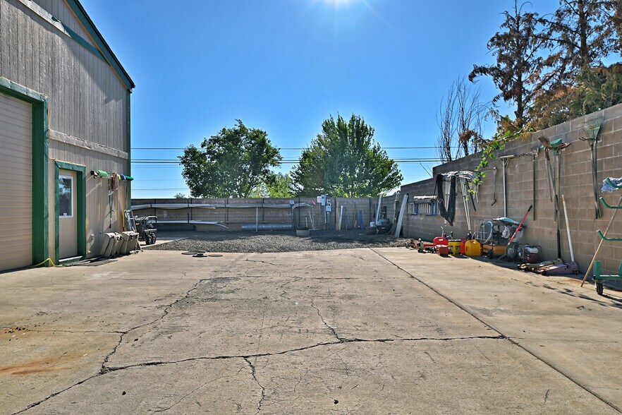 More Photos Of 21 Ball Rd, Eagle Point Warehouse For Sale