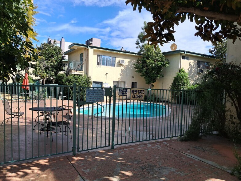 More Photos Of 5130 Yarmouth Ave, Encino Apartments For Sale