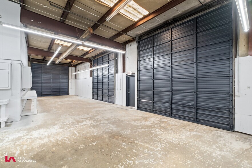 More Photos Of 5755 Old Dixie Hwy, Forest Park Manufacturing For Lease