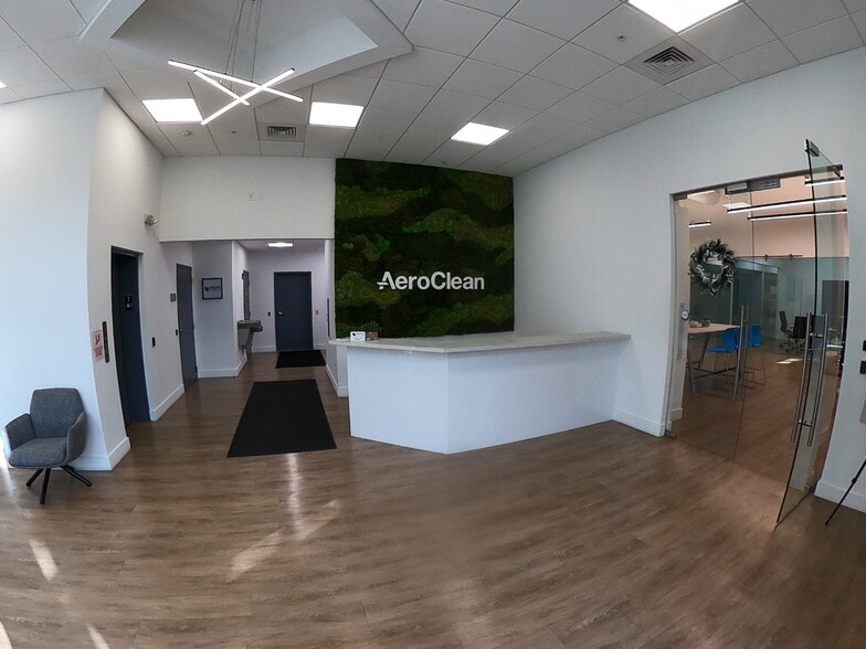 More Photos Of 10455 Riverside Dr, Palm Beach Gardens Flex For Lease