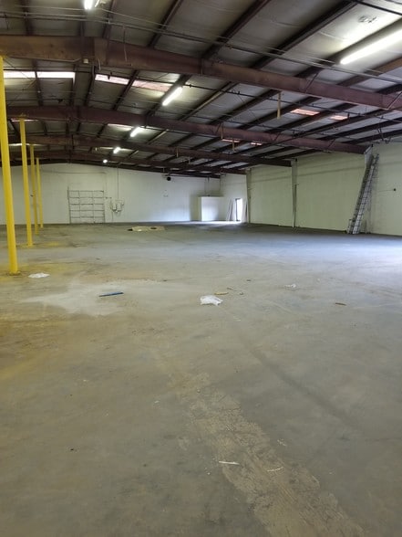 More Photos Of 4528 Stonegate Industrial Blvd, Stone Mountain Distribution For Lease
