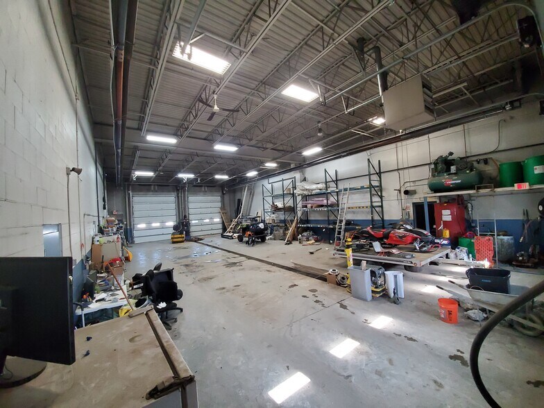 More Photos Of 14360 James Rd, Rogers Light Manufacturing For Lease