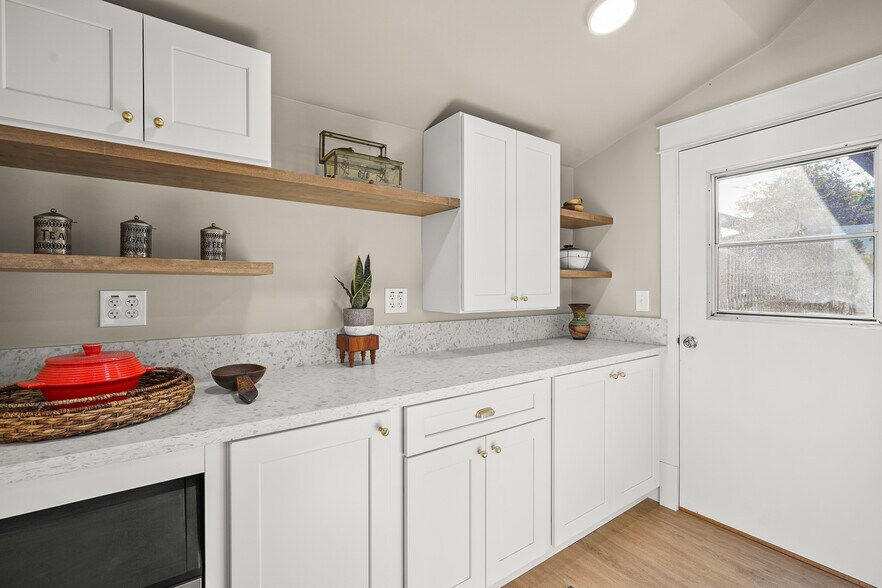 More Photos Of 844 E Kensington Rd, Los Angeles Specialty For Sale