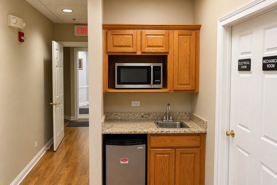 More Photos Of 1421-1431 McHenry Rd, Buffalo Grove Office For Sale