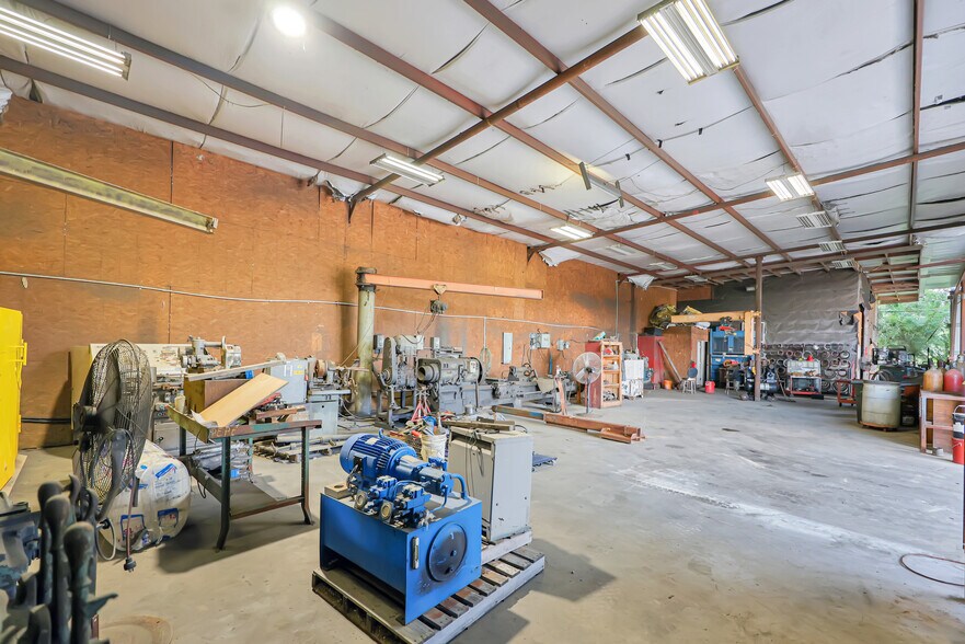 More Photos Of 16911 Pickering Rd, Conroe Warehouse For Sale