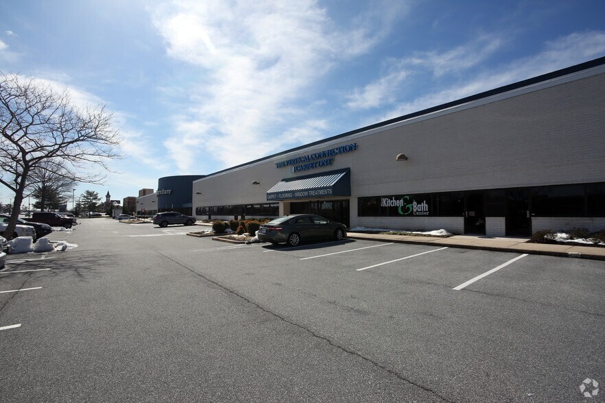 More Photos Of 8895 McGaw Rd, Columbia Light Distribution For Lease