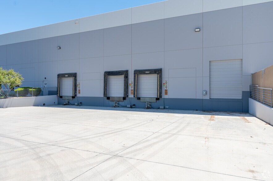 More Photos Of 3838 Civic Center Dr, North Las Vegas Warehouse For Lease