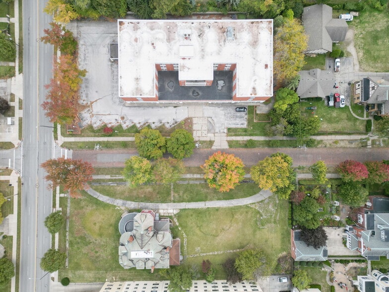 More Photos Of 2051 Collingwood Blvd, Toledo Skilled Nursing Facility For Sale