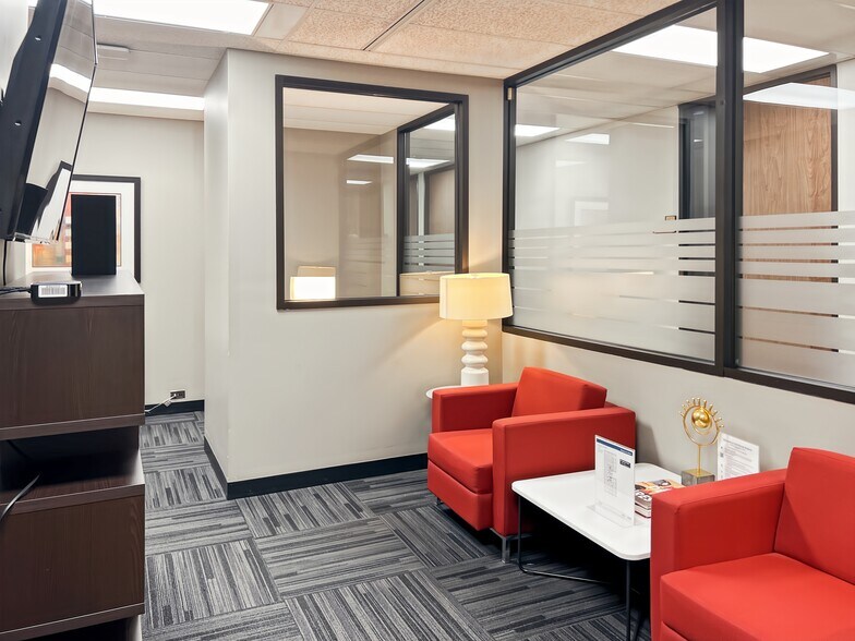 More Photos Of 707 Skokie Blvd, Northbrook Coworking Space