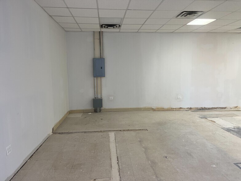 More Photos Of 3401-3409 W Fullerton Ave, Chicago Storefront Retail Office For Lease
