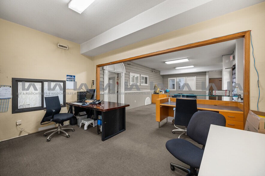 More Photos Of 2727 Dixon St, Port Coquitlam Industrial For Sale