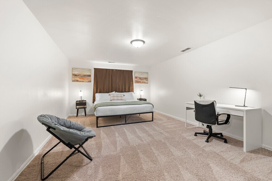 More Photos Of 5700 Bluffton Rd, Fort Wayne Restaurant For Sale